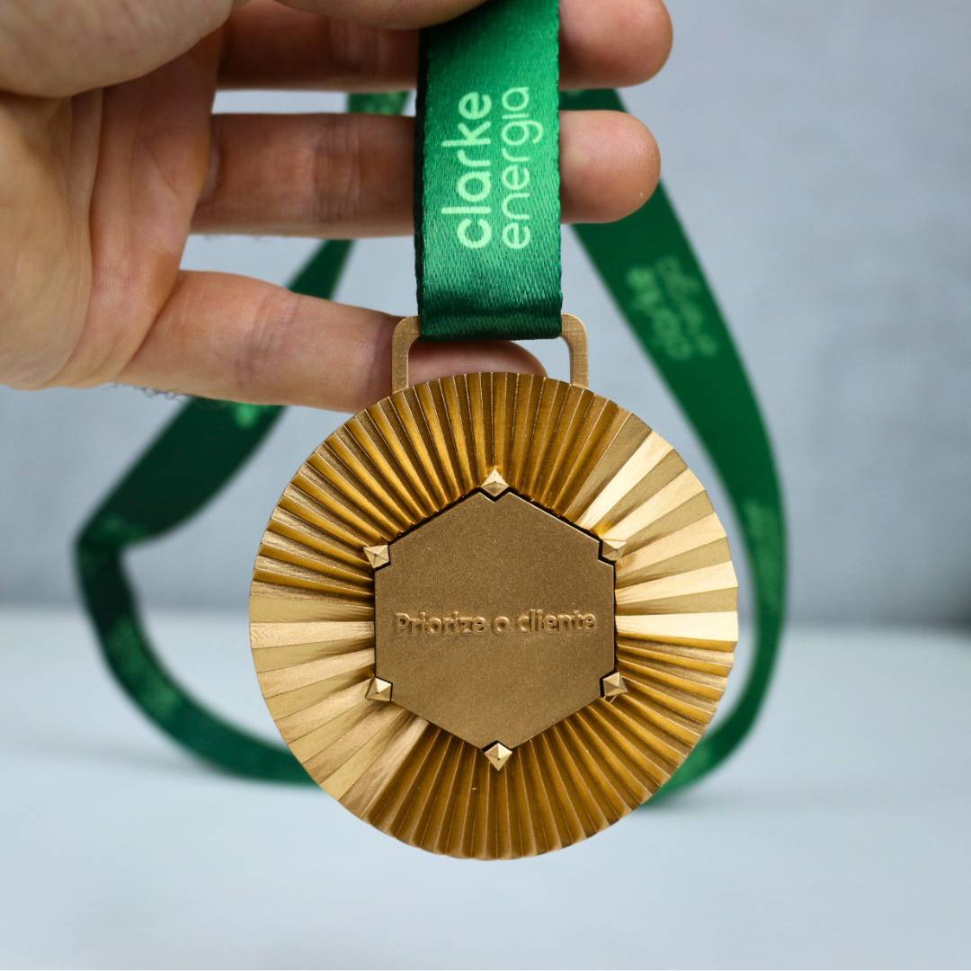 Medalha Raiada com Centro Hexagonal
