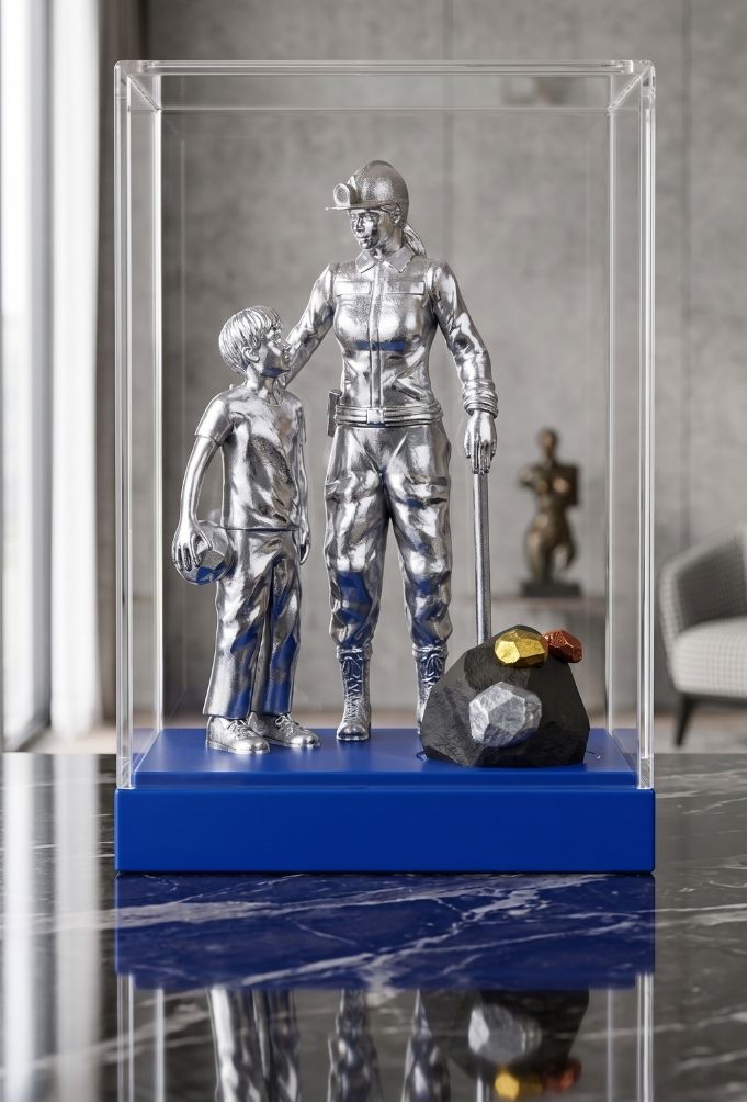 Miniatura Comemorativa de Mineração em Cúpula com Profissional e Criança