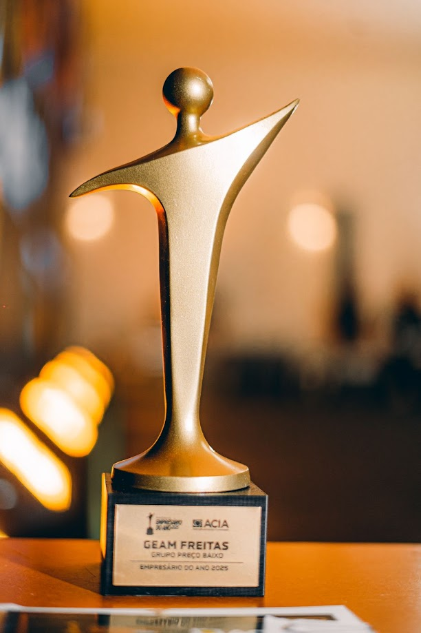 Troféu Empresário do Ano ouro dourado premiação corporativa